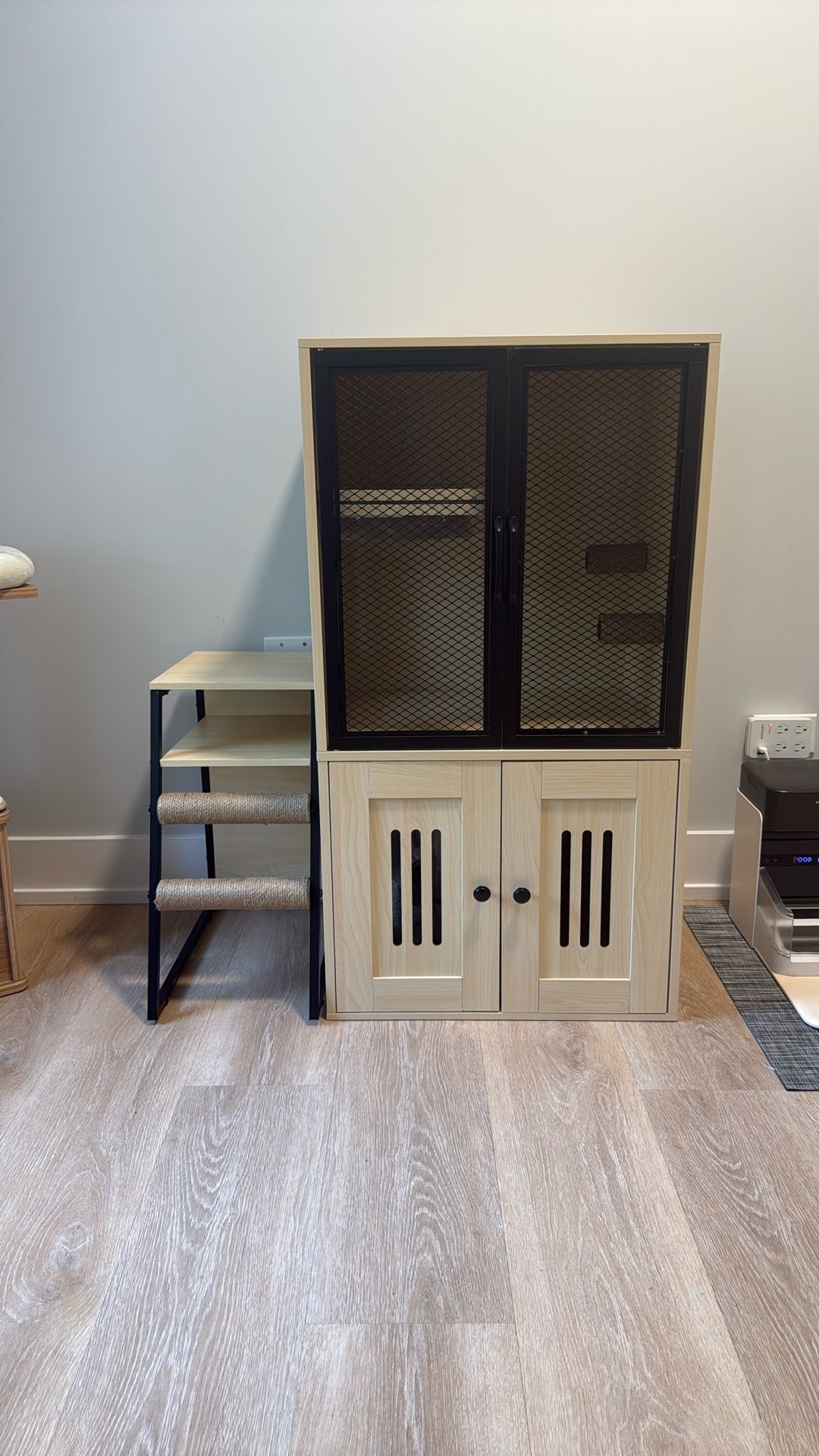 Pet Enclosure with Steps