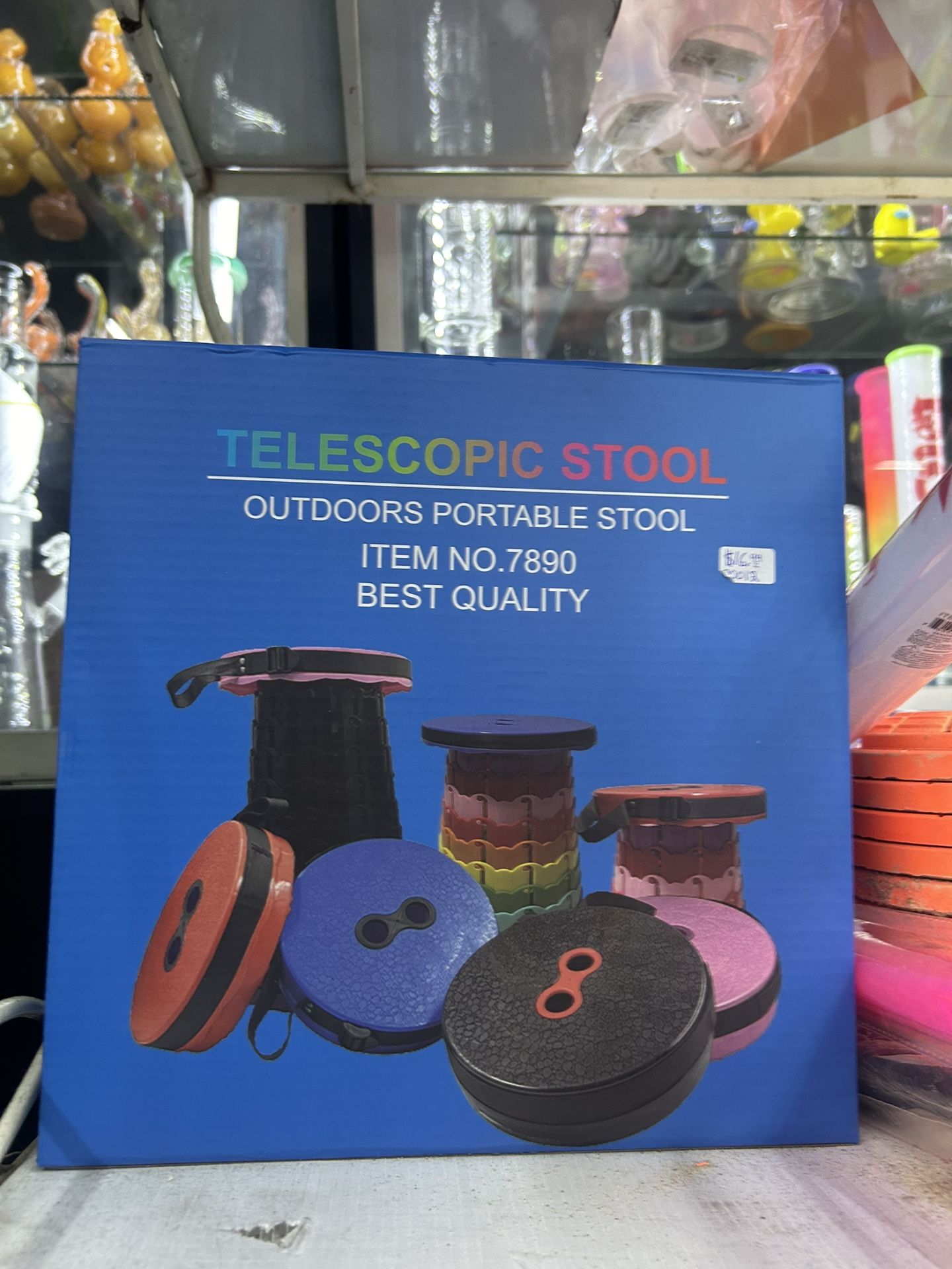 Telescopic portable stool for outdoors