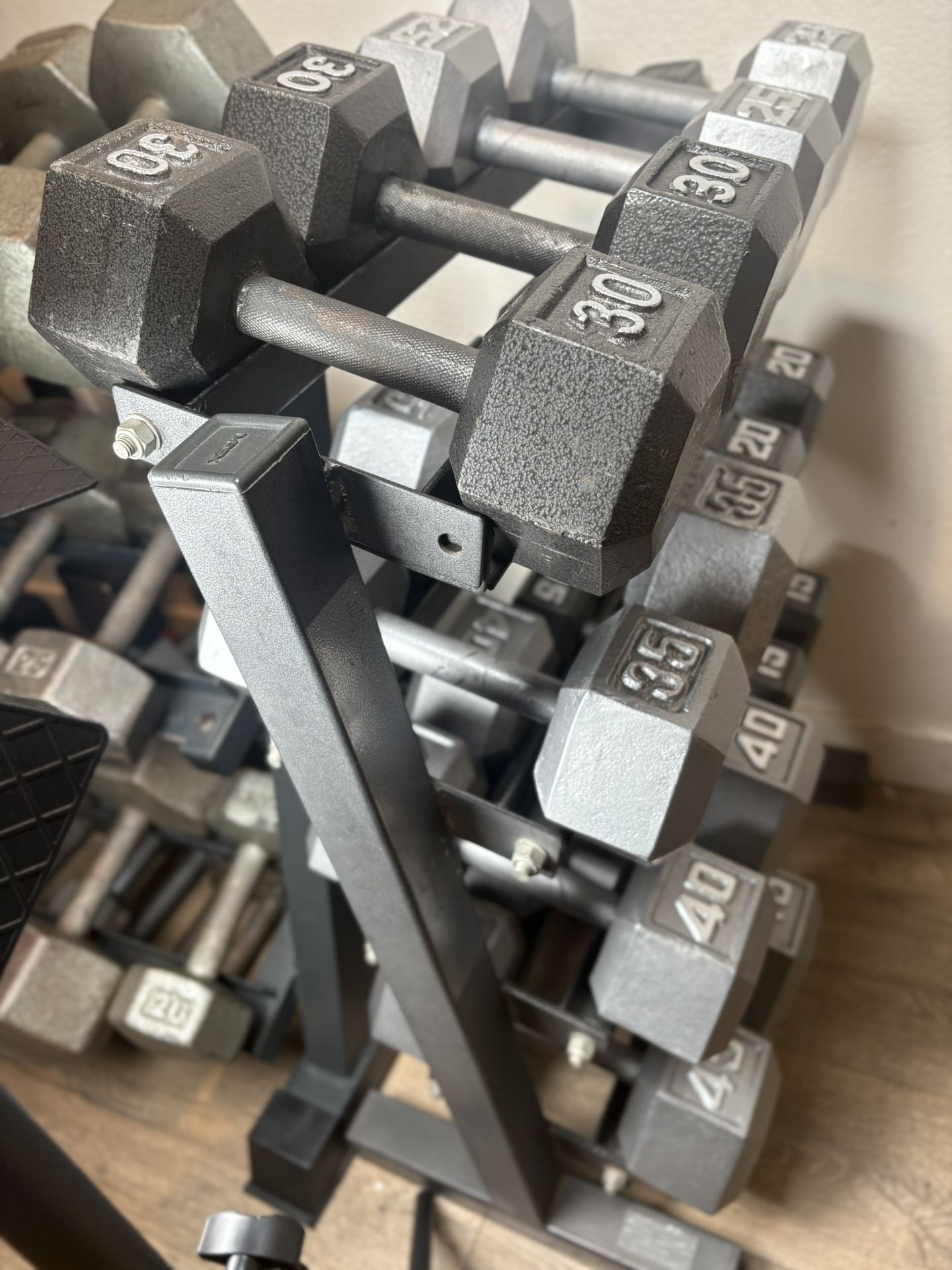 Set Of Cast Iron Hex Dumbbells 15s To 45s Total : 420 lbs (NO RACK INCLUDED)