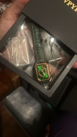 BRAND NEW WOMANS GREEN WATCH