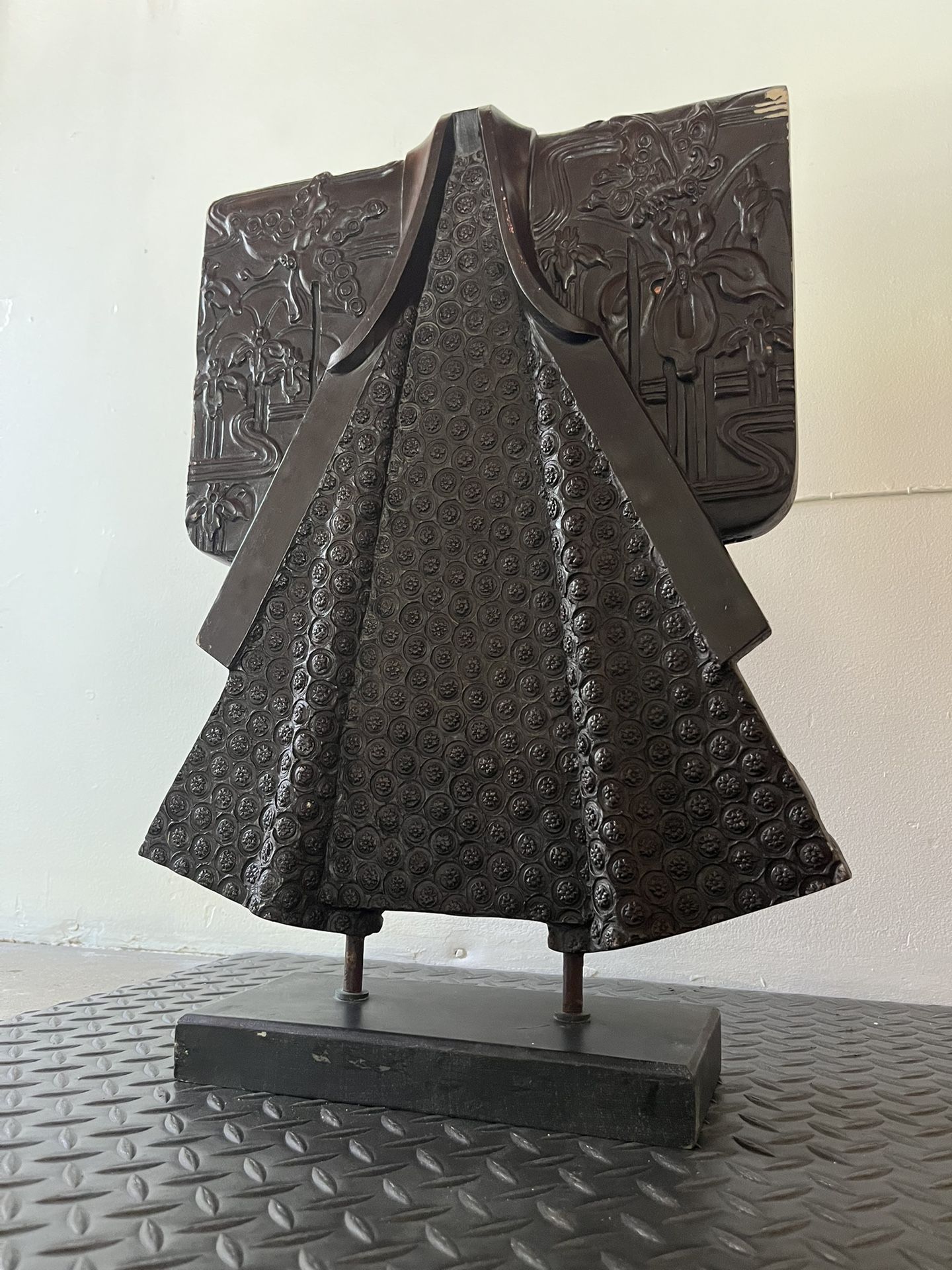 Vintage Austin Productions Kimono Sculpture Statue - Brown/Maroon - 21"x15”