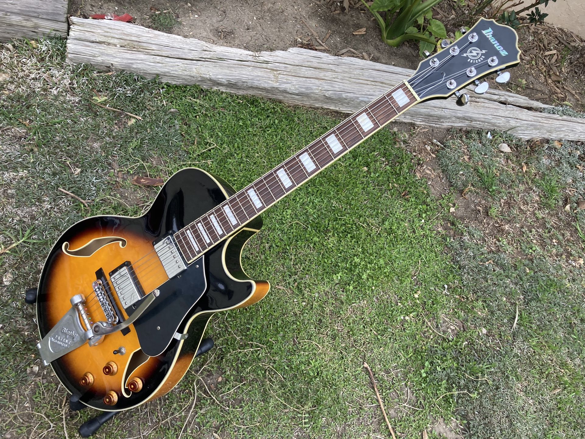 Ibanez Artcore AG75 w/ Bigsby and hard Case