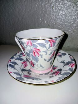 19 Piece Royal Grafton Tea Cups And Saucers 