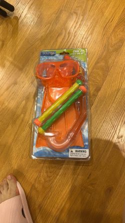 Brand New Kids Dive Snorkeling gear In Package Box And A New Water Gun for Pool Fun