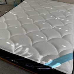 Dreamcloud Premier Queen Mattress Bed 