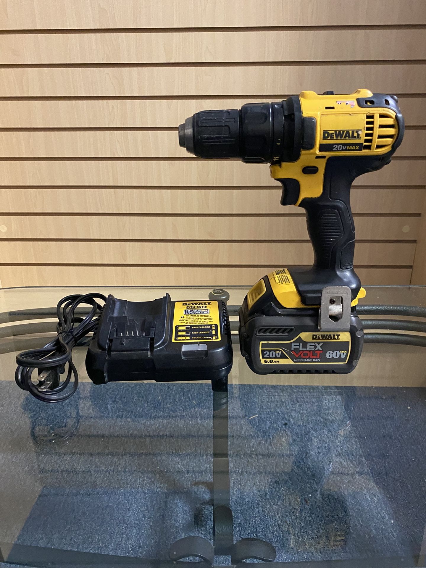 DeWalt  1/2”  20 v. Max Drill 6Ah  20V  /60 V FLEXVOLT MAX battery & Charger