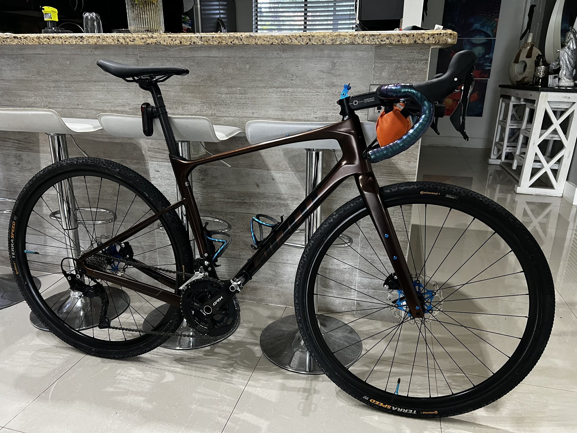 Giant Revolt Gravel Bike Size M 