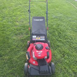 GAS POWERED TROY BILT 6.75 HP SELF PROPELLED LAWN MOWER