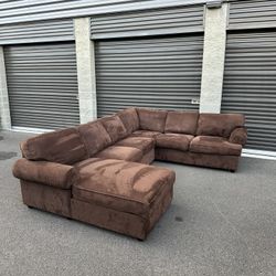 Large U-Shape Sectional Couch (FREE DELIVERY!)