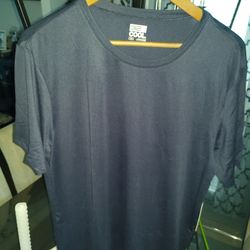 Men's athletic shirt size large (Degrees). Never worn tags are still on it.