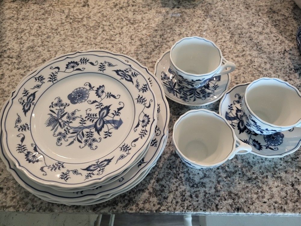 Vintage " Blue Danube" Blue Onion 11-piece Place Setting JAPAN Banner Mark