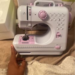  Sewing Machine 