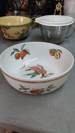 Royal Worcester Evesham dish