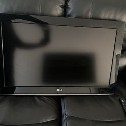 LG 32 inch Class HDTV (720p) LCD TV (32lk330)