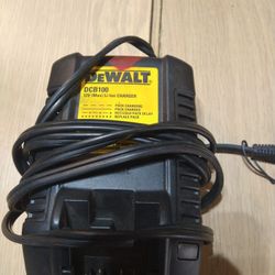 DeWalt Dcb100 12v Lithium Ion Charger 