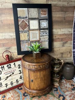 Very Nice Barrel Shaped Side/end Table