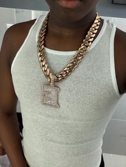 Chain with pendant