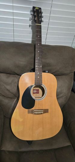 ROGUE ACOUSTIC GUITAR $79