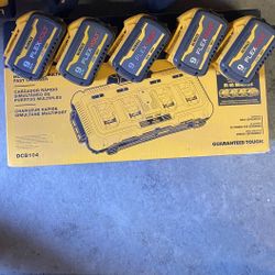 5 9AH Dewalt Batteries And Charger 