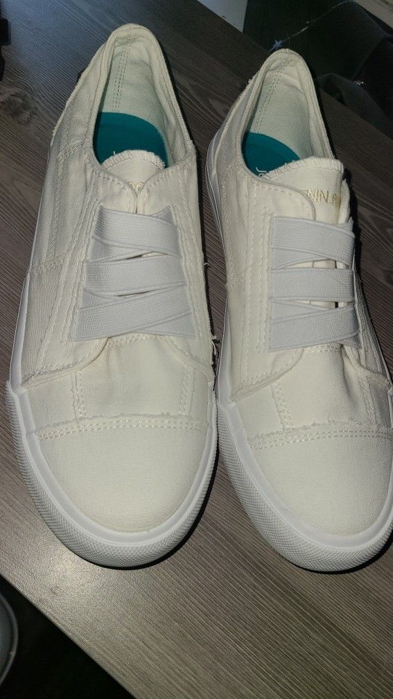Woman's Size 8 Laceless White Shoes