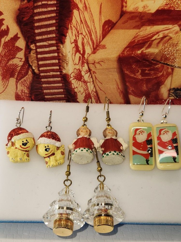 #1962, LOT VINTAGE  CHRISTMAS EARRINGS BEAUTIFUL LOT
