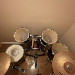 Pre Owned Ludwig Drum Set, Fully Functional!