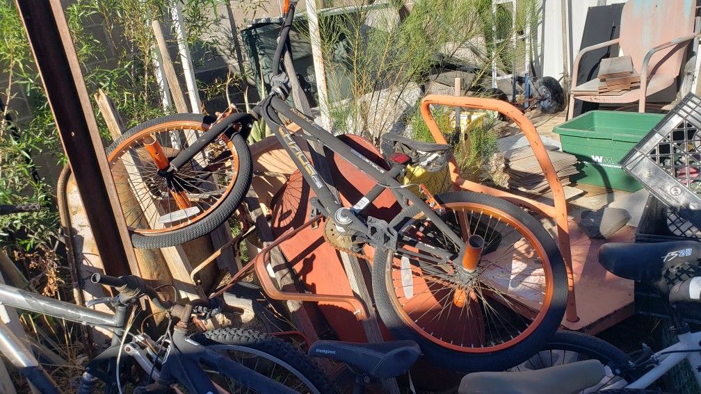 6 Bikes