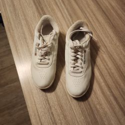 Shoe