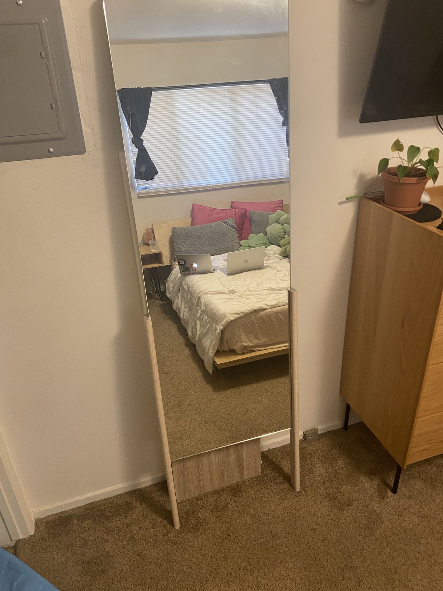 mirror And Dresser