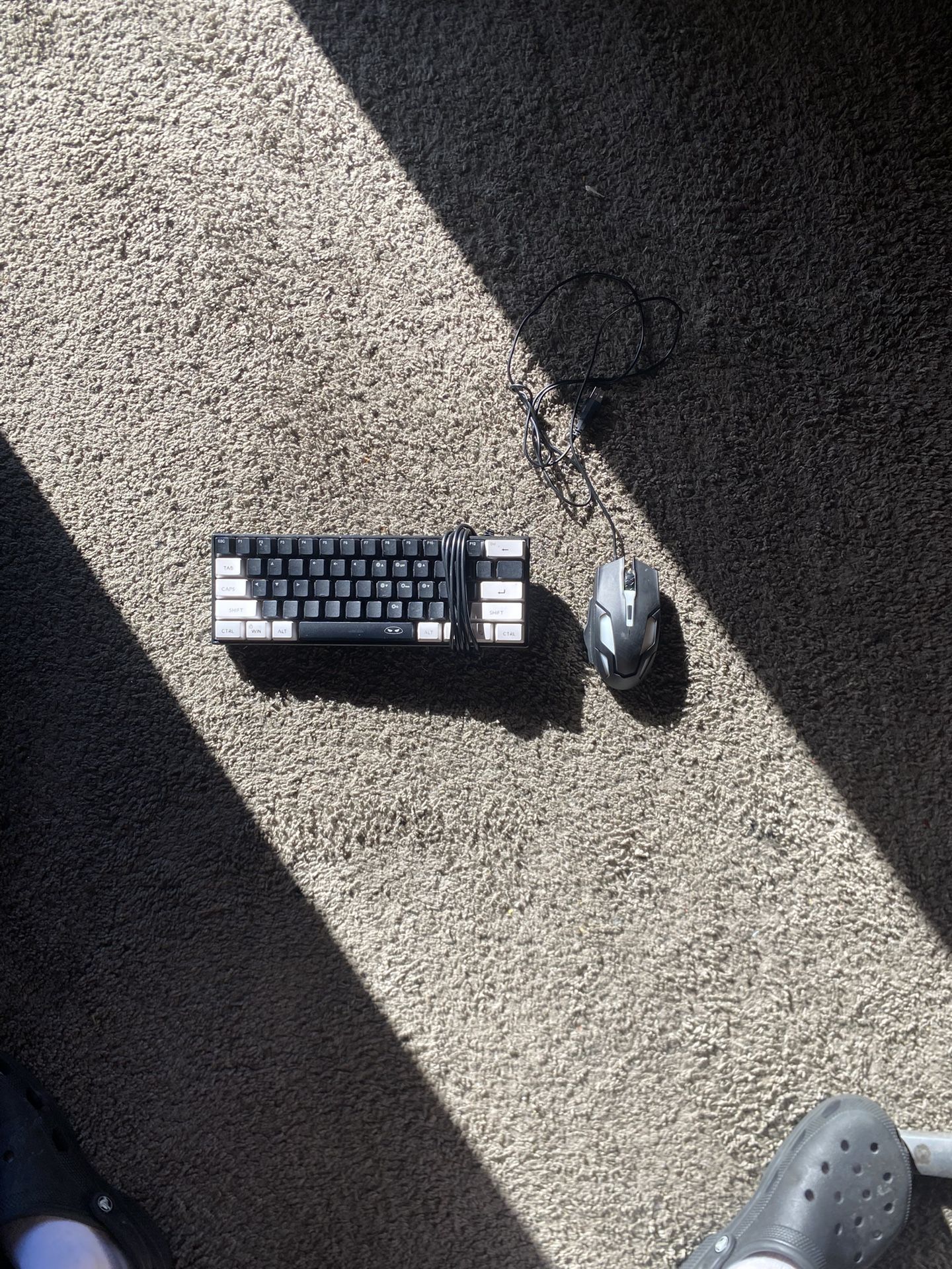 MageGee TS91 60% mechanical gaming keyboard LED backlit USB wired black/white