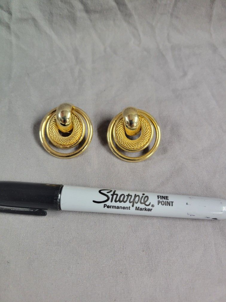 Vintage Pair Of 10k Gold Plated Earings 