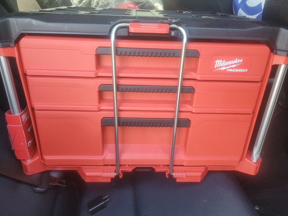 Milwaukee Pack out Storage Containers