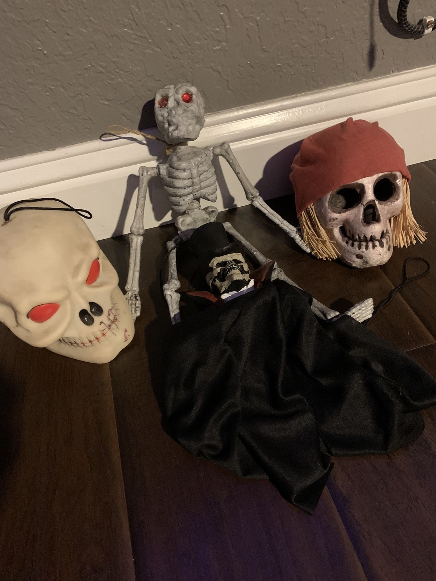4 Halloween Skeletons