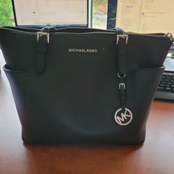 Michael Kors Jet Set Tote Bag