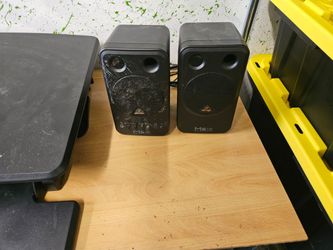 Behringer MS16 studio speakers