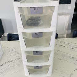 Assorted Rubbermaid Storage Containers 