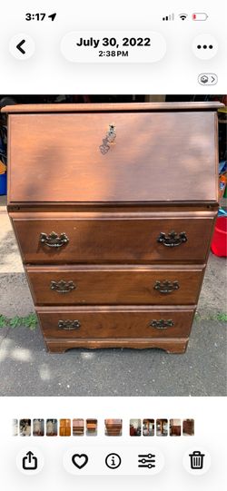 Dresser/Desk with drawers