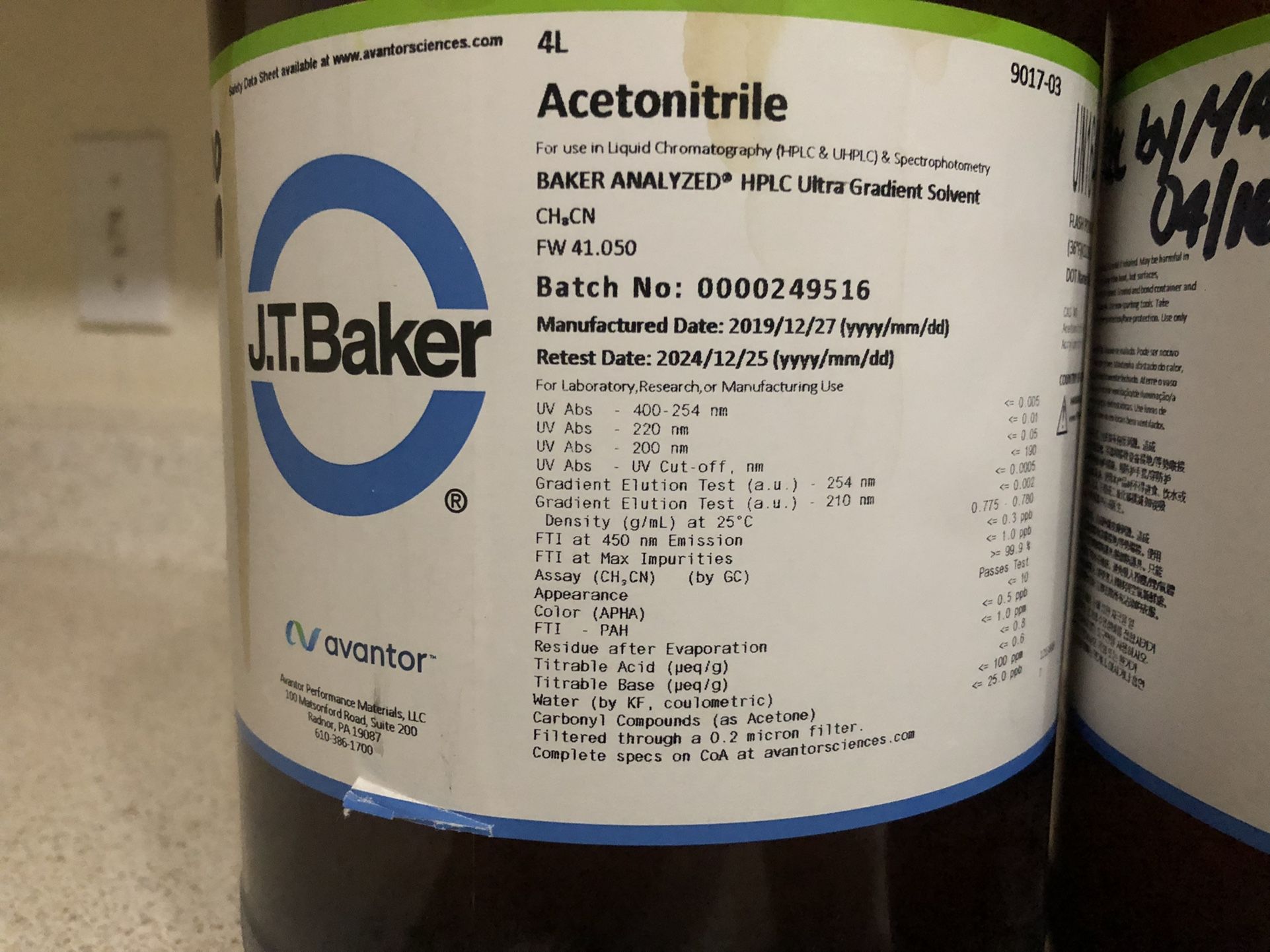 J. T. Baker Acetonitrile HPLC Ultra Gradient Solvent >=99.9% (9017-03)
