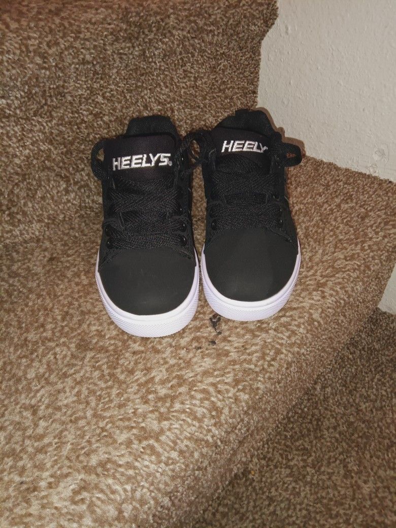 Brand New Youth Heely Shoes
