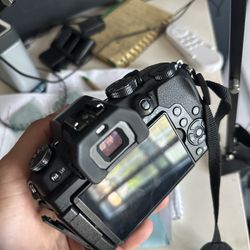 Panasonic Lumix G85 with 12–60mm Lens + Extras – Excellent Condition