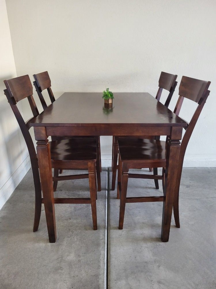 Table & 4 Chairs - Great Condition
