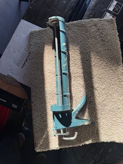 Caulking gun