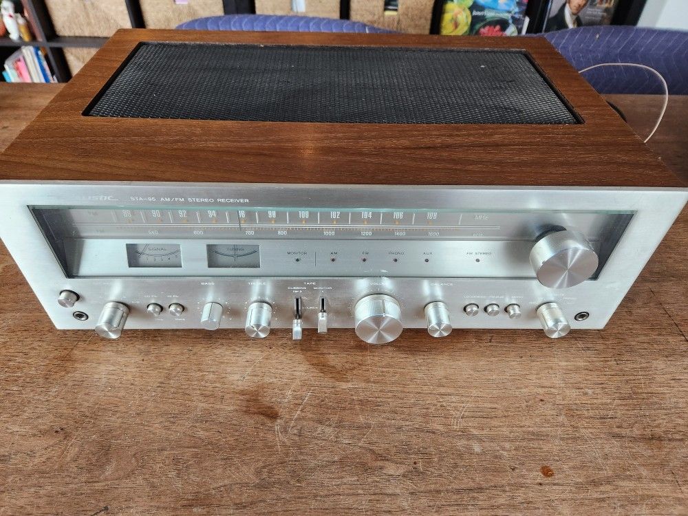 "REALISTIC" STA-95 AM/FM Stereo Receiver