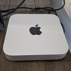 Mac Mini 2023 W/ 27 In Curve Gaming Monitor 