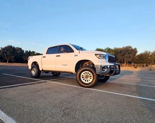 FRIDAY/Saturday Sale. On 2.5” Leveling kit With Installation. For07-21 TOYOTA TUNDRA ( We Finance)