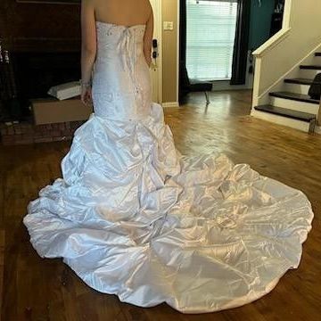 A line Princess Sleeveless Strapless Beading Applique Hand Made Flower Long Satin Wedding Dress