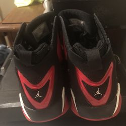 Black and red Jordan 7s size 9 men’s