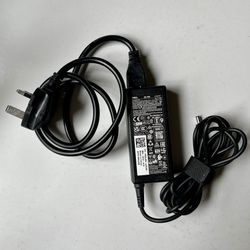 Dell Computer Charger / Power Cord / 65 W AC Adaptor, PA-21 family with Type G plug 