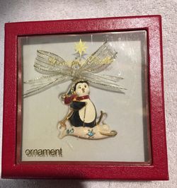New penguin ornament