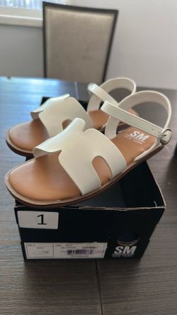 Girls shoes